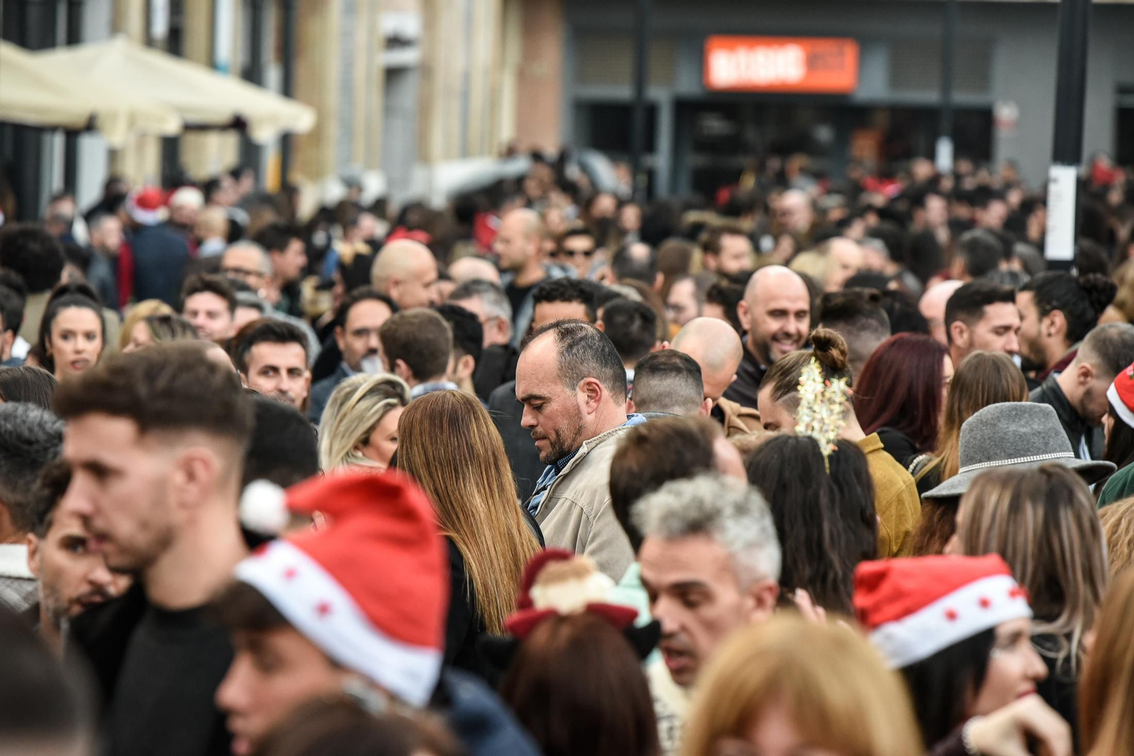 Imágenes de las celebraciones en el centro de Huelva la tarde del 24