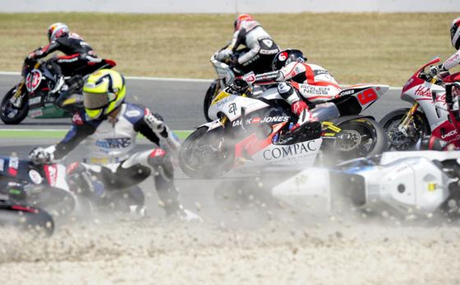 Aparatosa caída en Moto2.

Foto: afp