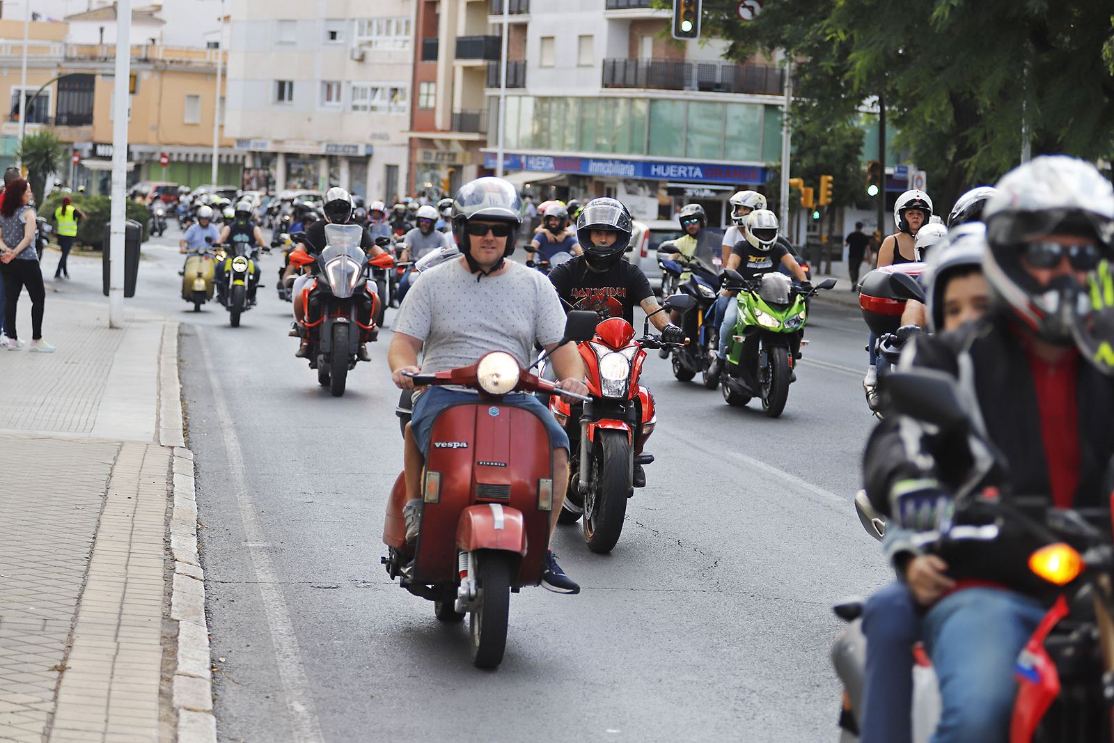 Las motos del club Descubridores toman las calles de Huelva