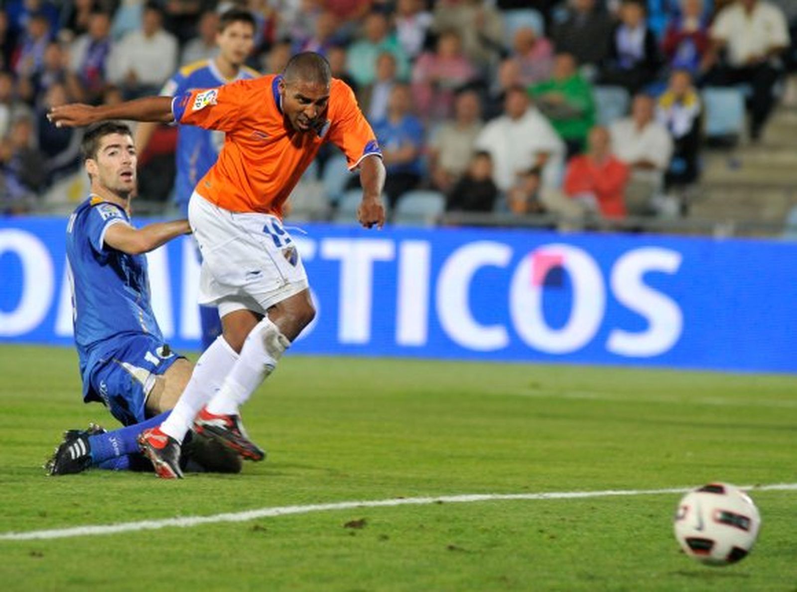 El Málaga busca una victoria para abandonar el 'farolillo' rojo