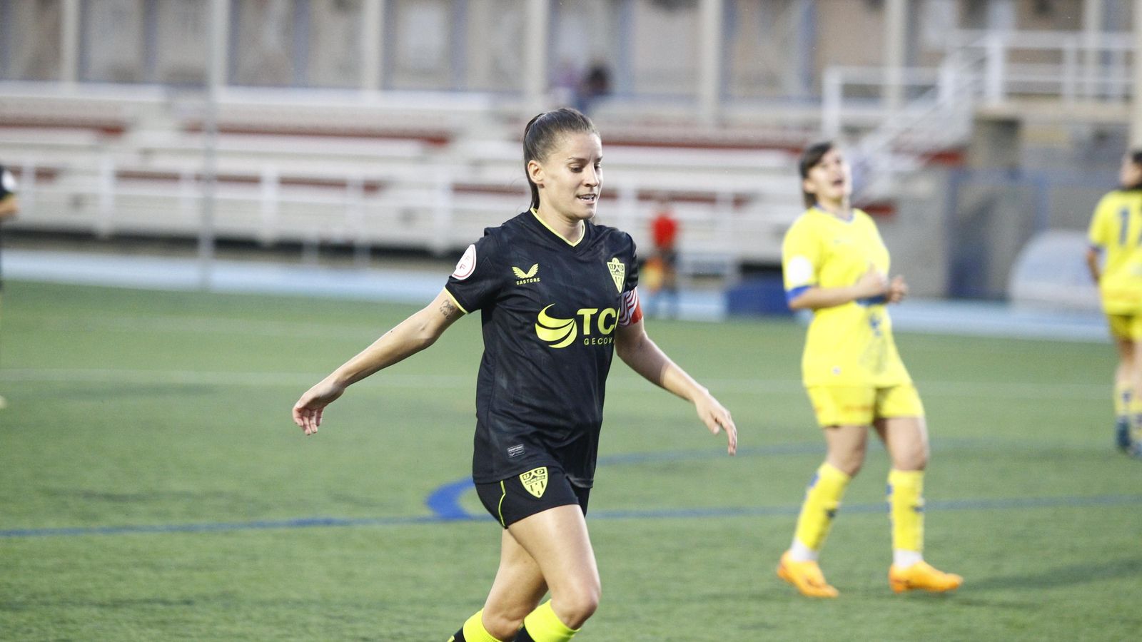 Jessi porta el brazalete de capitán durante un partido de esta última temporada.