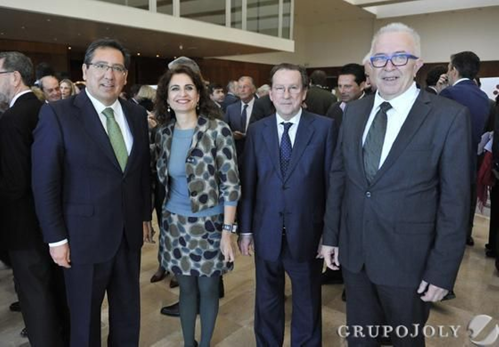 Antonio Pulido, presidente de la Fundación Cajasol; María Jesús Montero, consejera de Hacienda; Emilio de Llera, consejero de Justicia, y José Sánchez Maldonado.

Foto: Belén Vargas/ Juan Carlos Vázquez