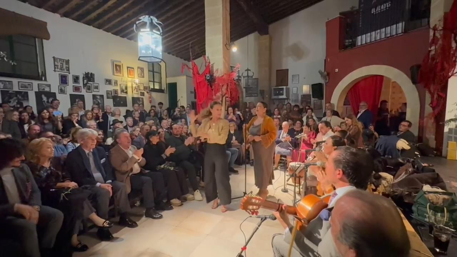 Zambomba en la peña Don Antonio Chacón de Jerez