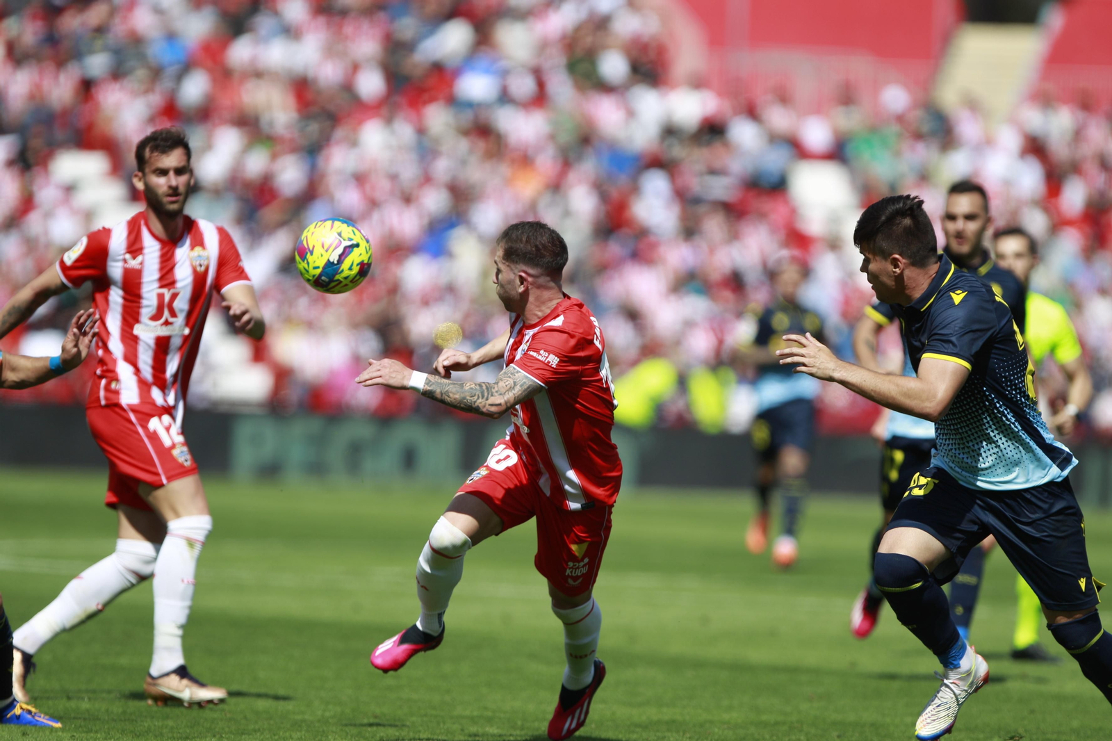 Imágenes del partido de la Liga Santander U.D. Almería-Cádiz C.F.