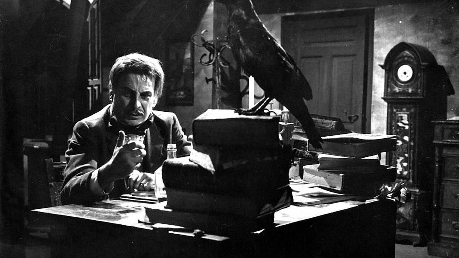 g. h. Imagen del capítulo 'El cuervo', de 'Historias para no dormir'.