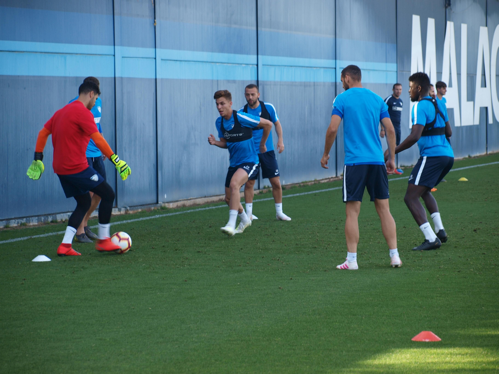 Las fotos del primer entrenamiento de Víctor del Amo al mando del Málaga CF