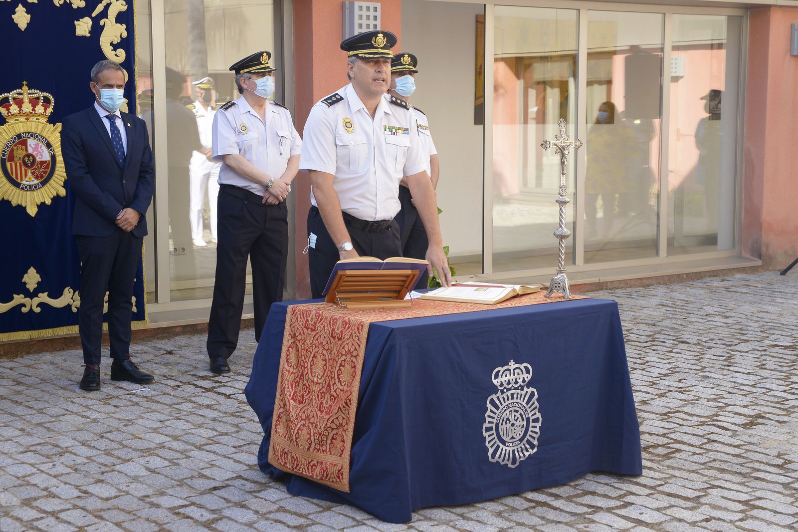 Fotos de la toma de posesion del cargo del nuevo comisario de la Policía Nacional