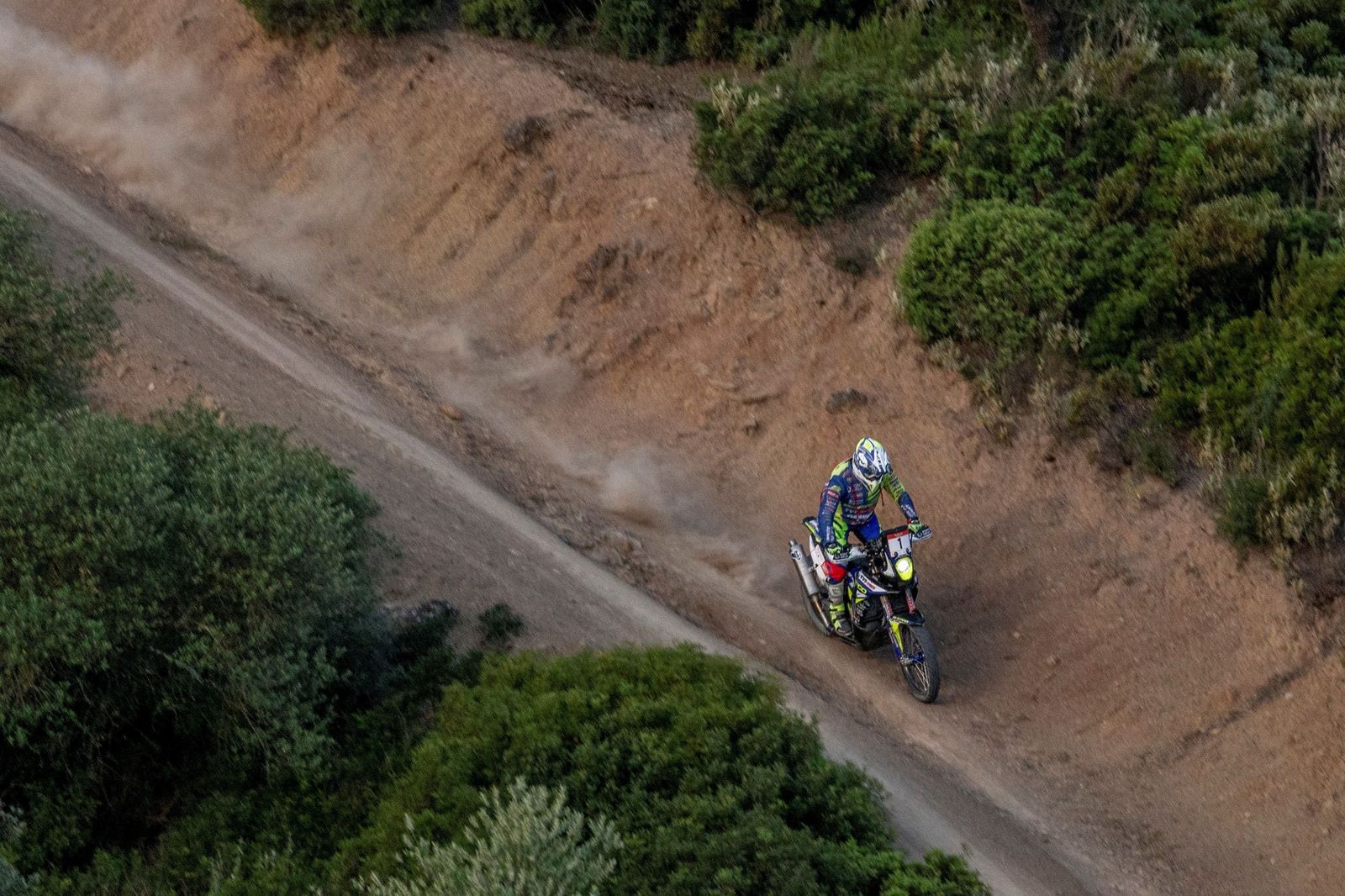 Los grandes del Dakar enseñan el paisaje rural de Andalucía