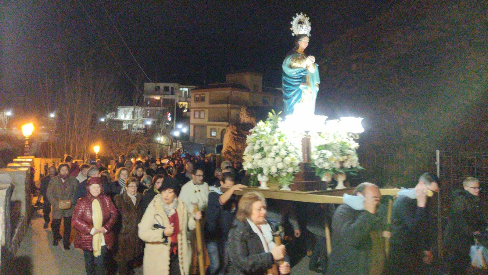 Procesión de la Purísima por las calles del pueblo.