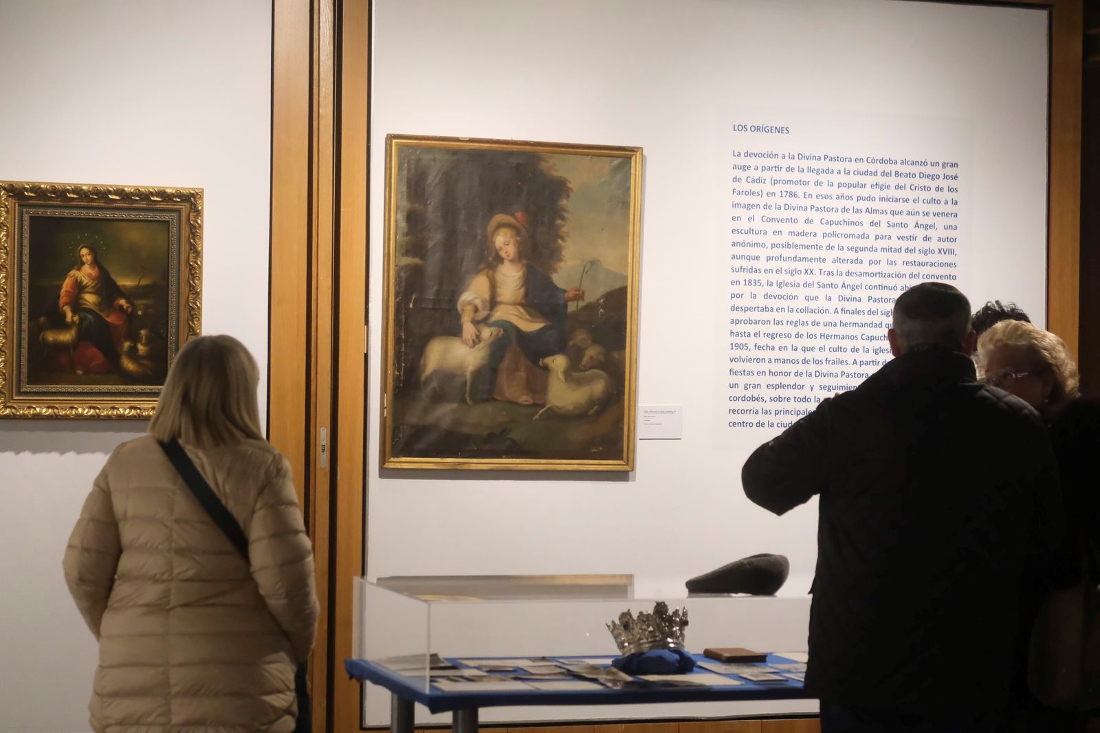 La exposición 'El resurgir de una devoción', de la Divina Pastora de las Almas de Córdoba, en imágenes