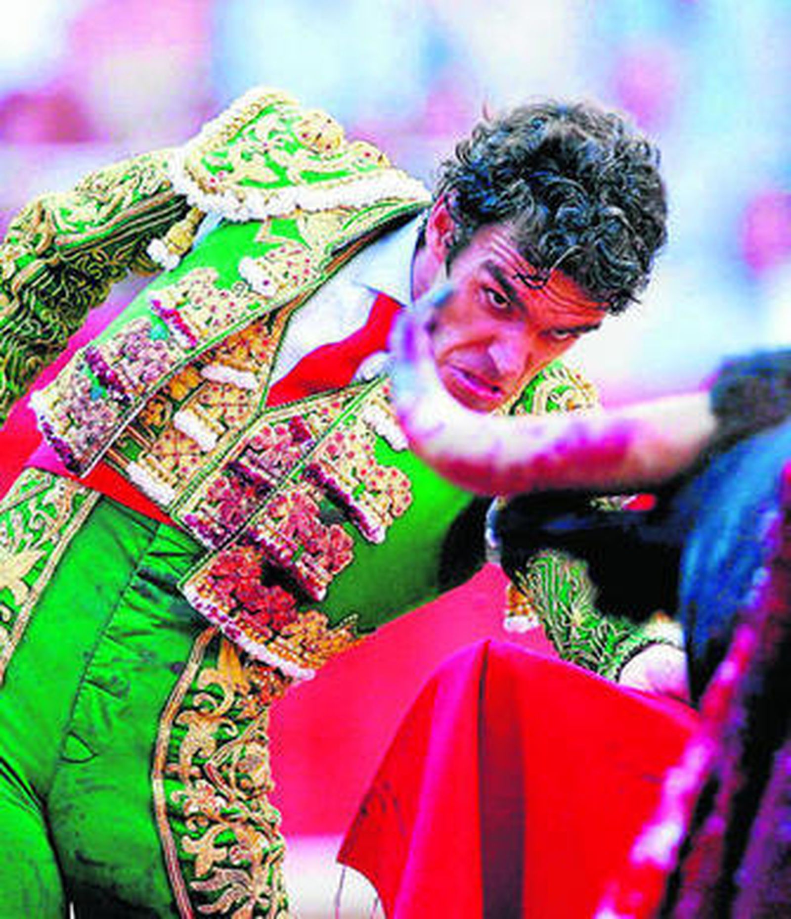 José Tomás, siempre en el límite de una expectación inusitada para cualquier afición.