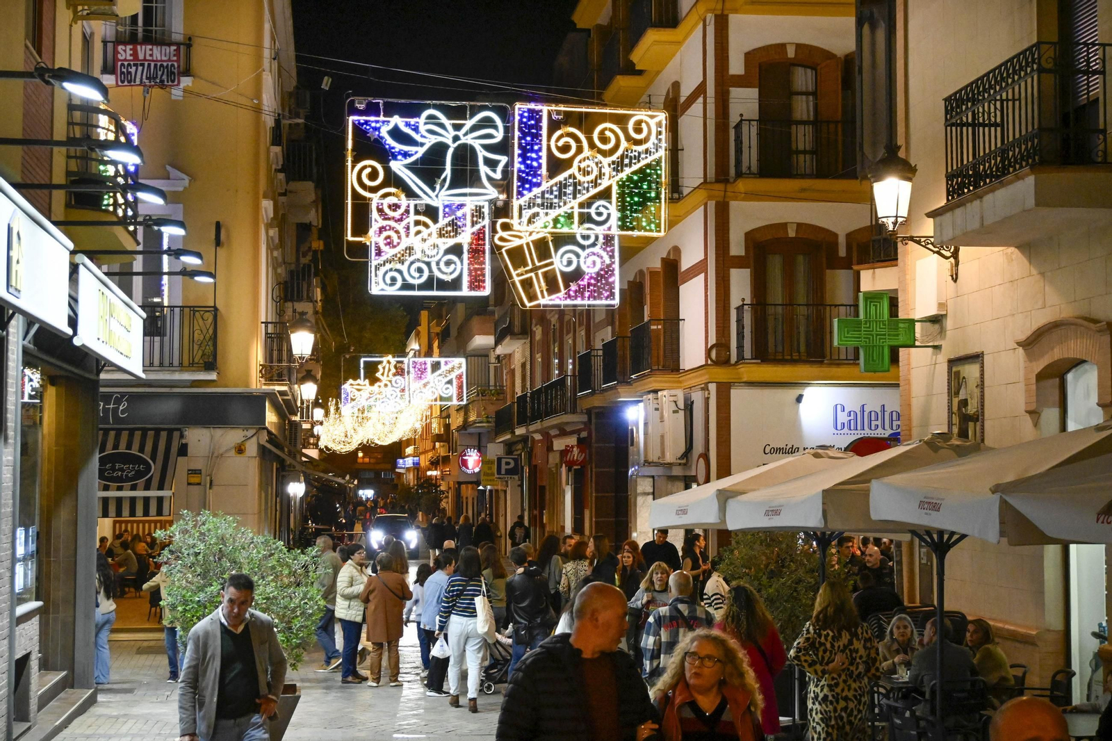Imágenes de la nevada y alumbrado navideño en Huelva