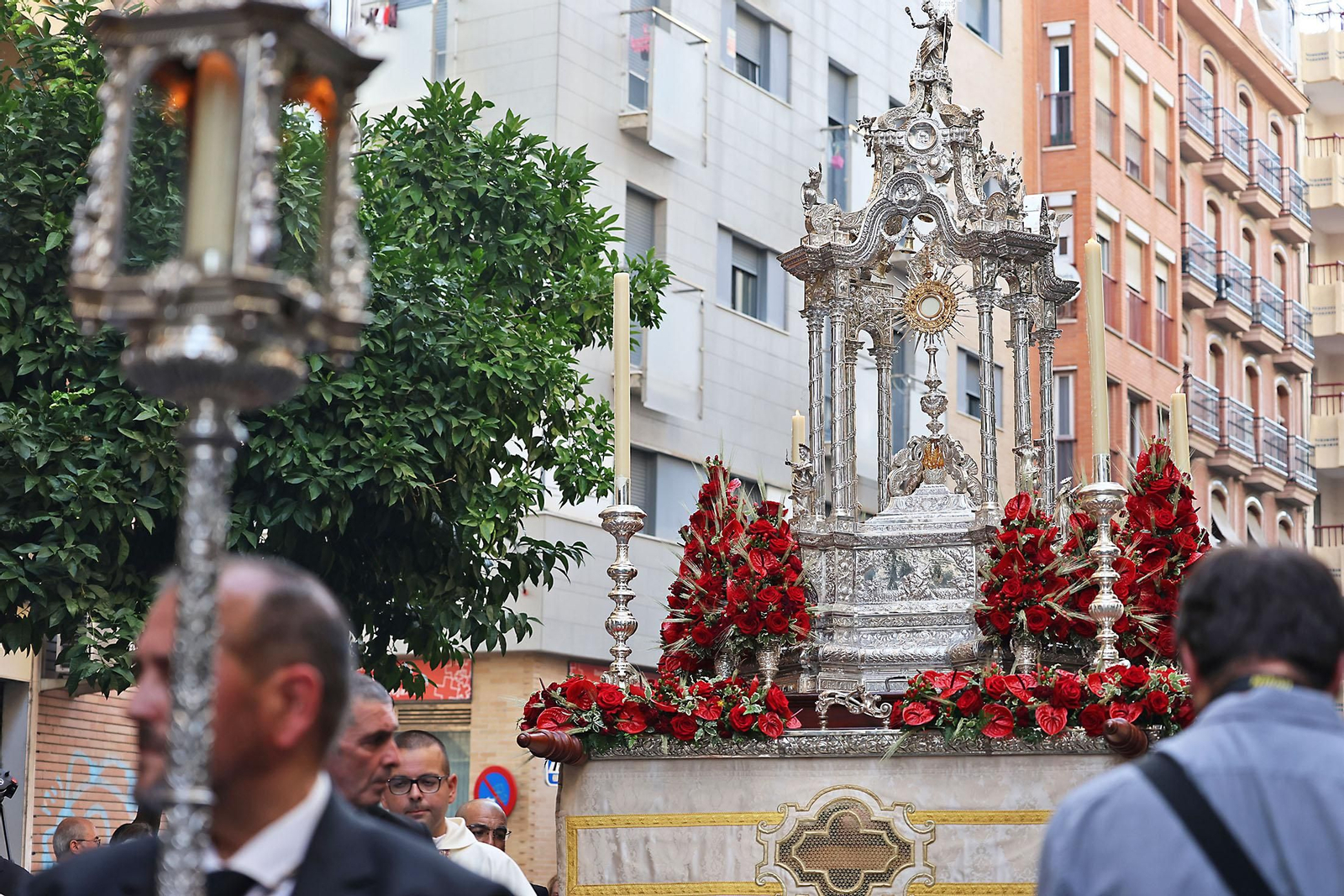Imágenes de la procesión del Corpus Christi por las calles de Huelva