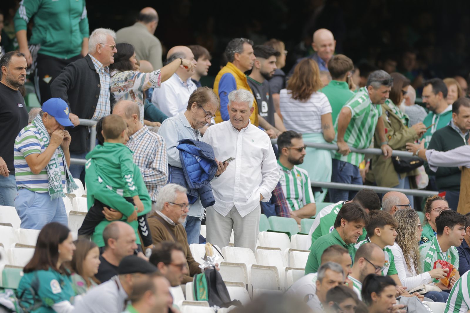 Búscate en las fotos del Betis-Osasuna