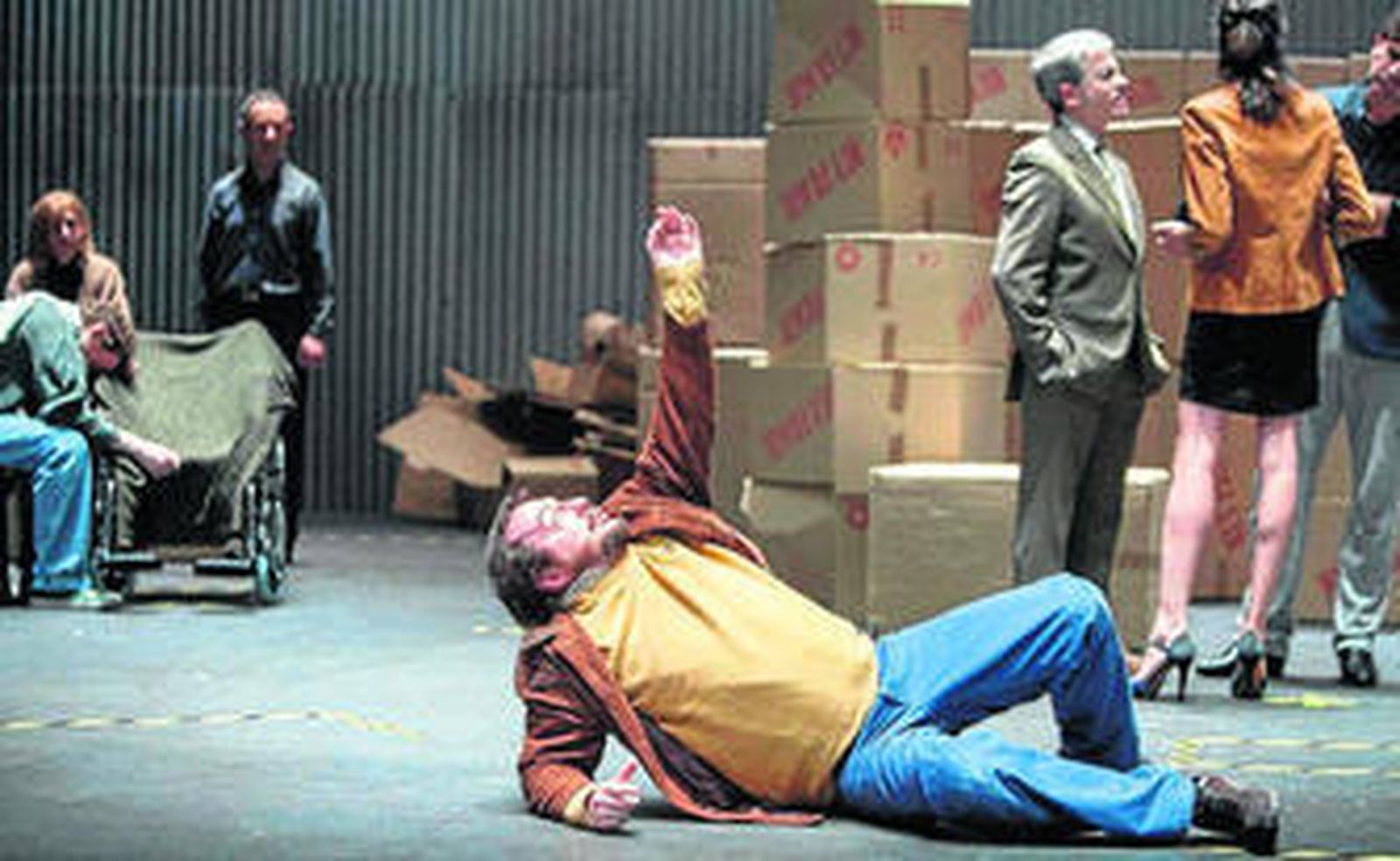 Un momento de la representación de la obra teatral 'La evitable ascensión de Arturo Ui'.