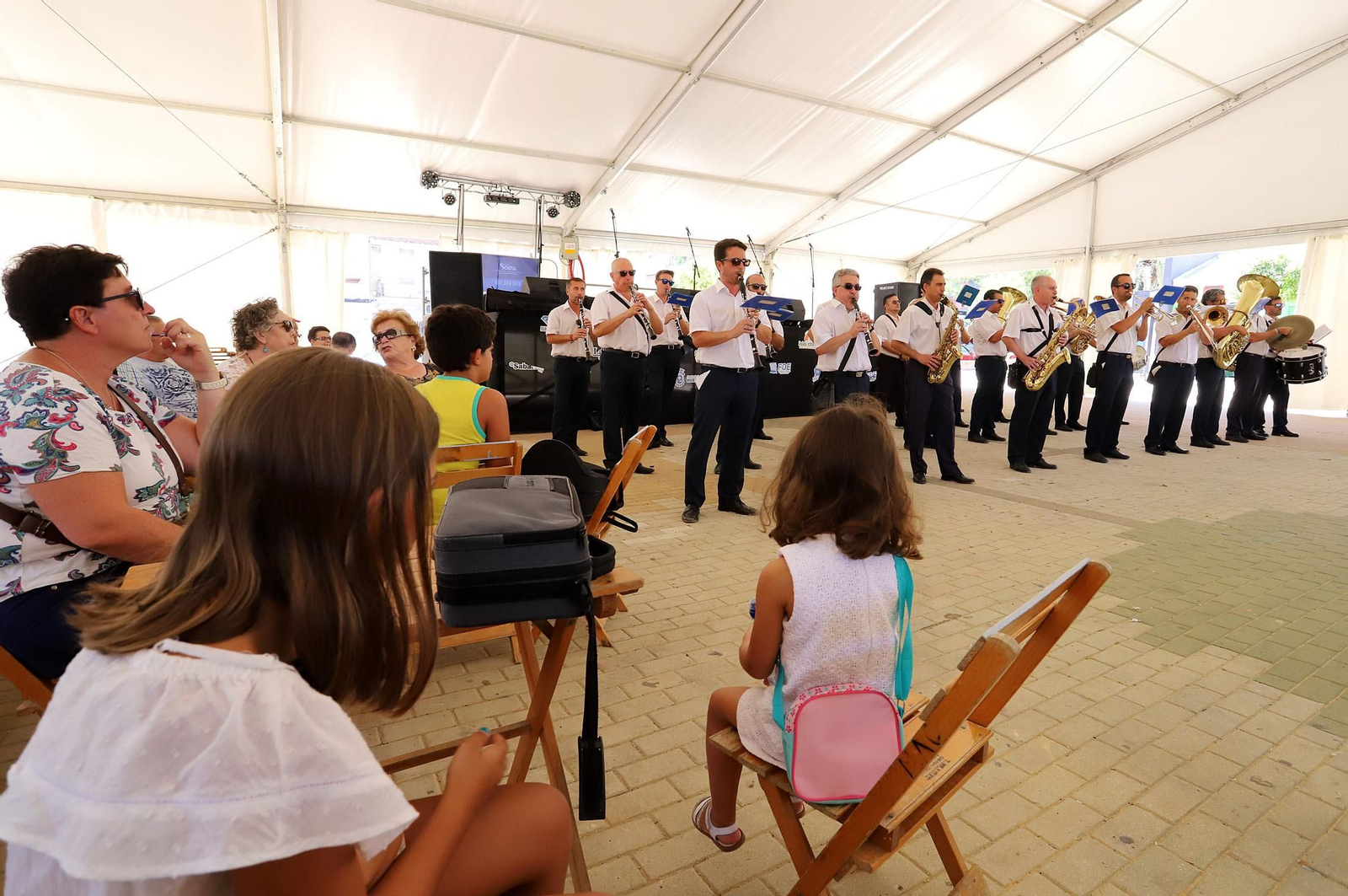 Imágenes del ambiente en las Colombinas de día de Isla Chica