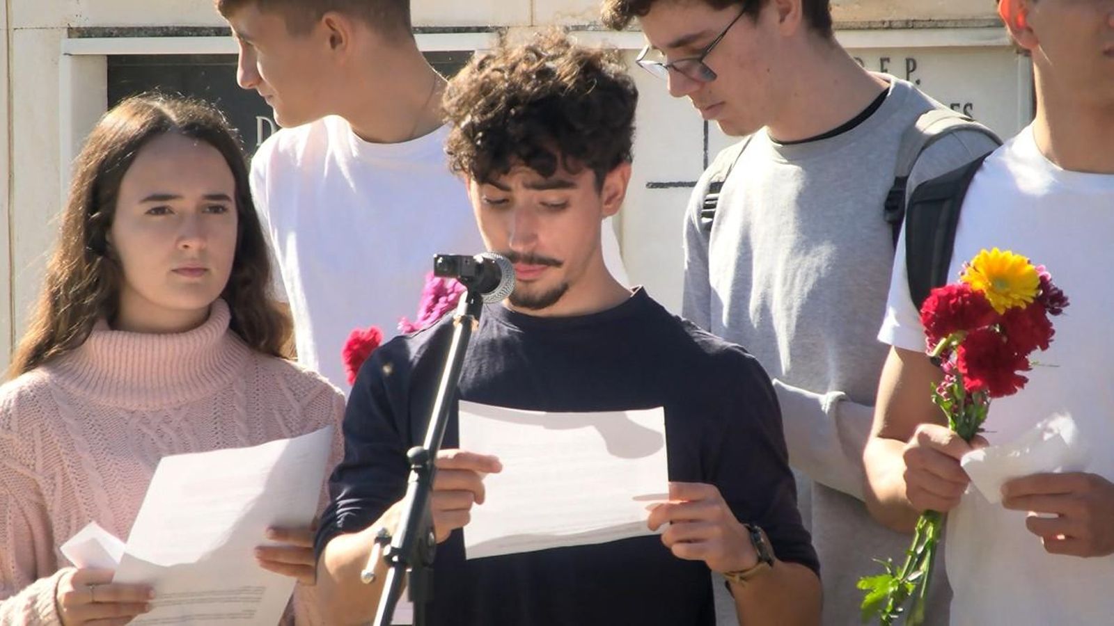 Alumnos del IES Manuel de Falla durante el acto