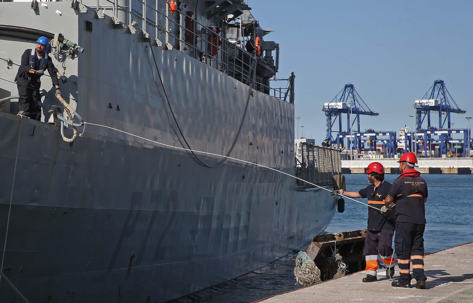 La llegada del patrullero de la Armada 'Centinela' al puerto de Algeciras, en imágenes