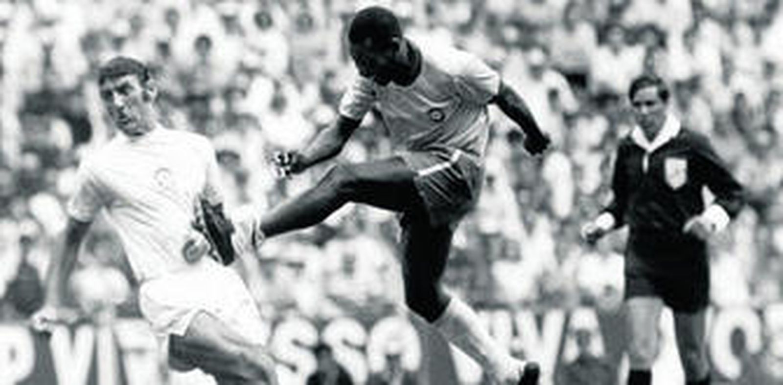 Brasil-Checoslovaquia del Mundial del 70. El brasileño estuvo a punto de marcar 'el gol de Pelé', pero no entró.