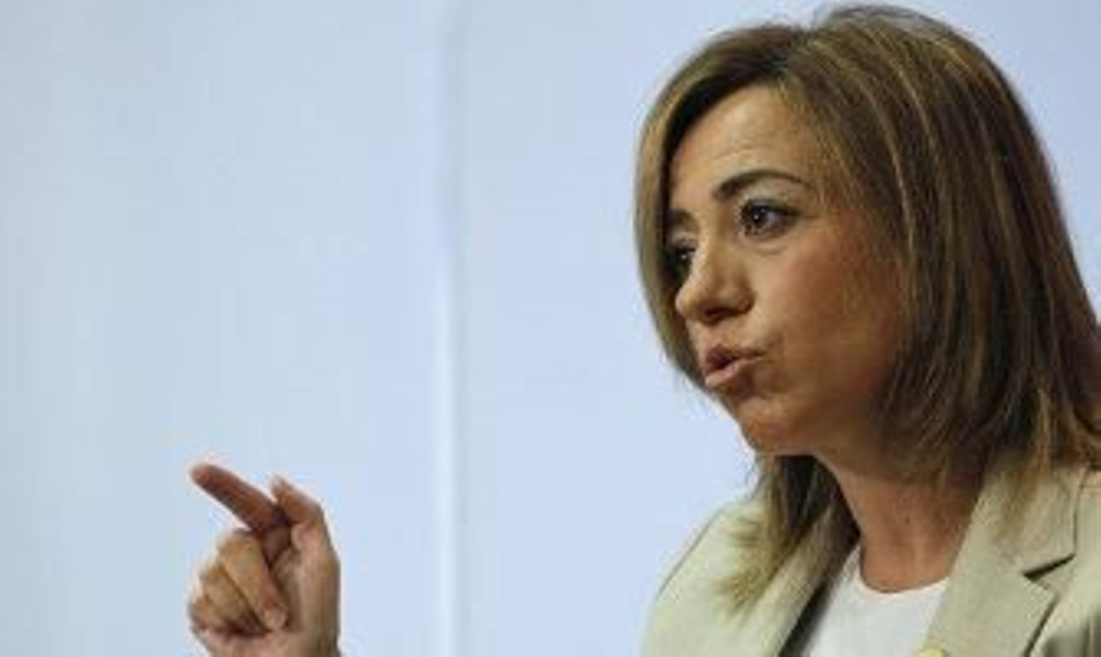 Chacón pide a Navarro que el PSC se sitúe "enfrente" de Mas