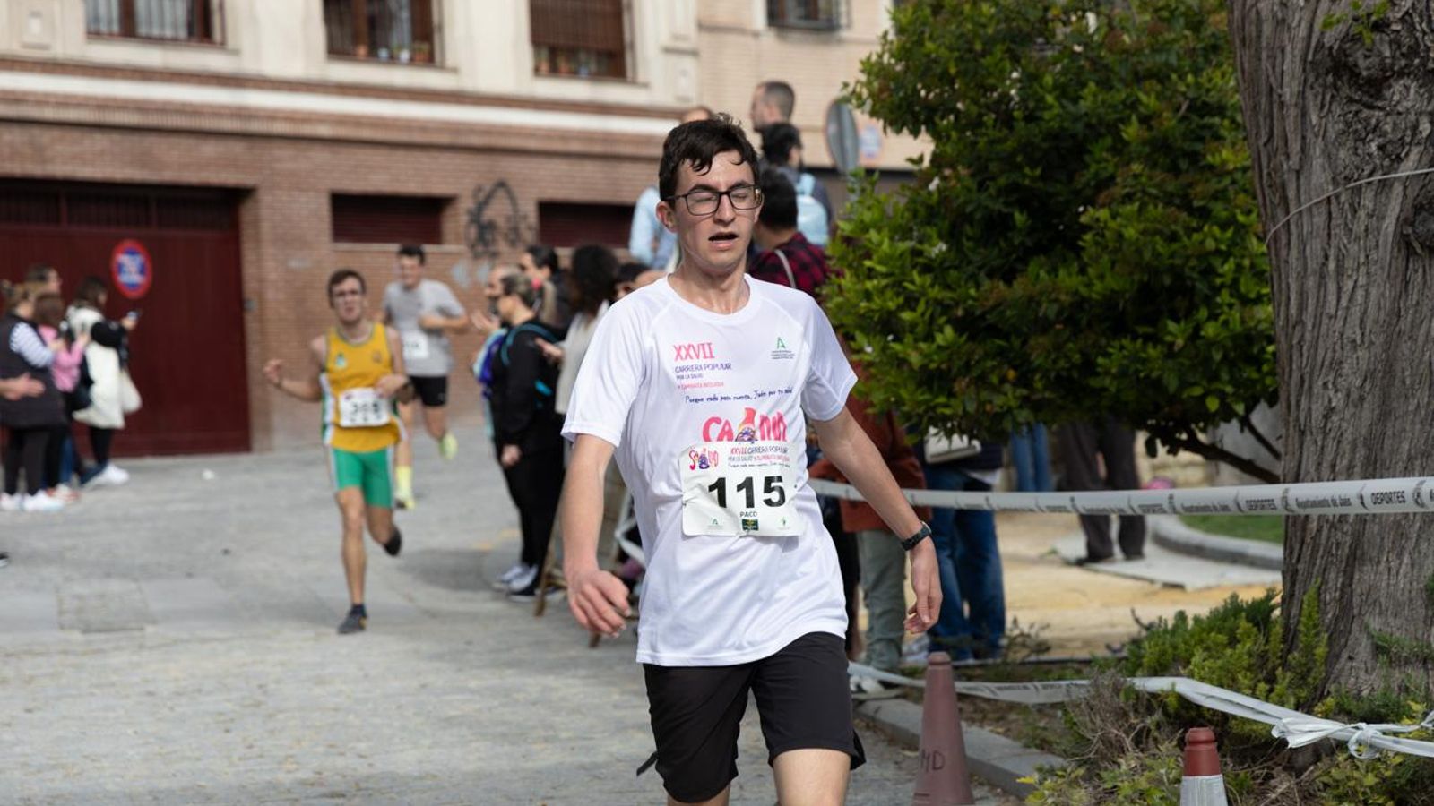 Más de 2.100 participantes corren para promover la salud en Jaén, en imágenes (1)