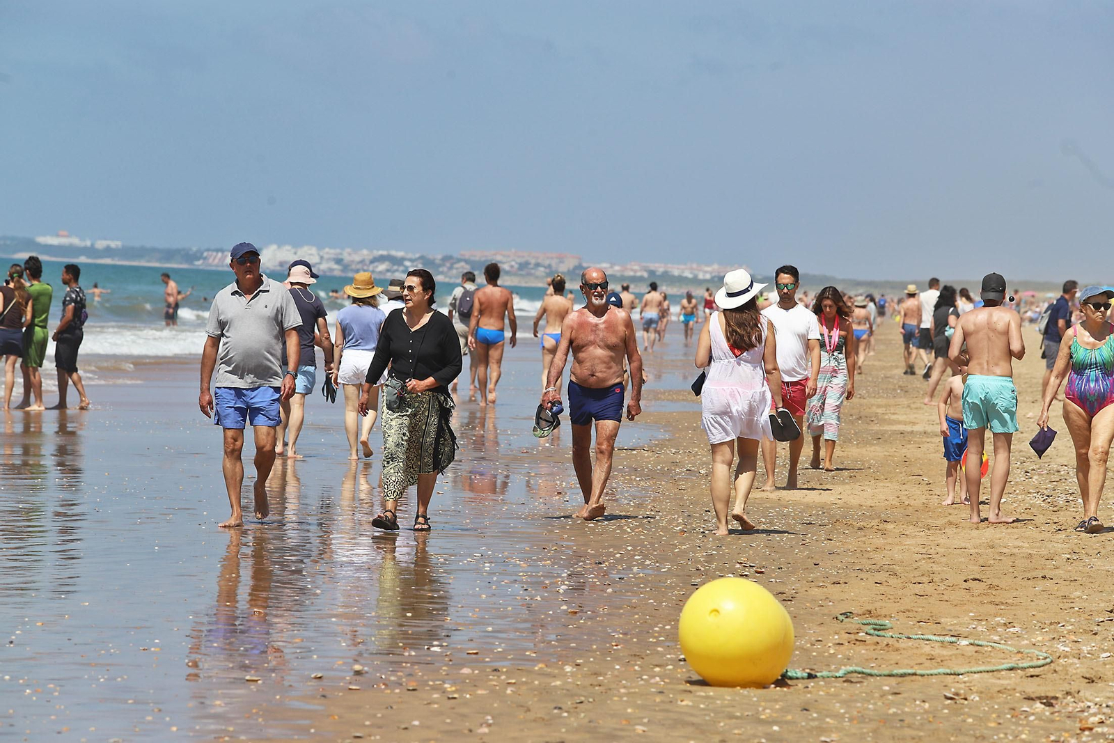 Las playas de Huelva se llenan en el 1 de mayo