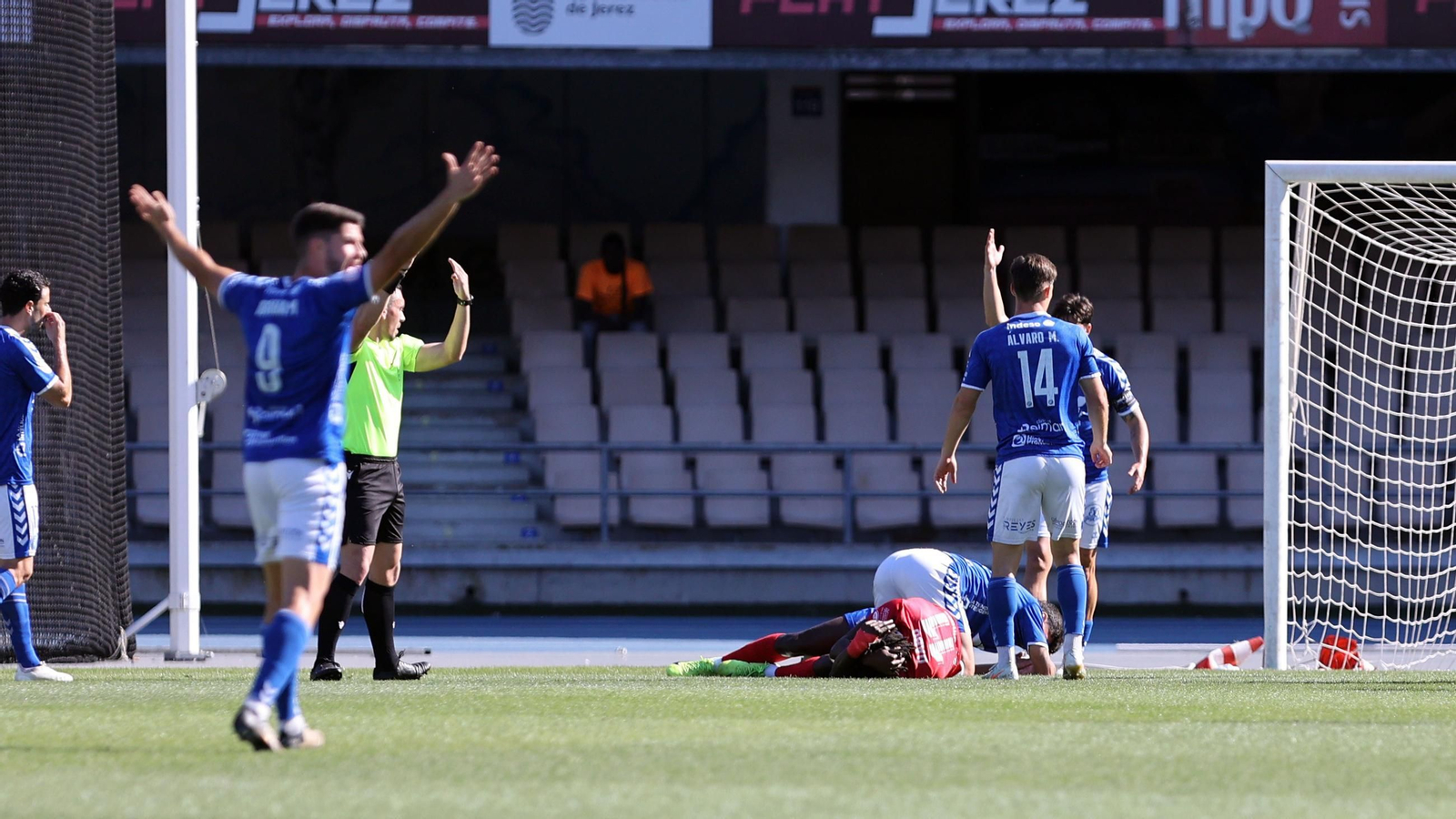 Imágenes del Xerez DFC contra el Don Benito en Chapín
