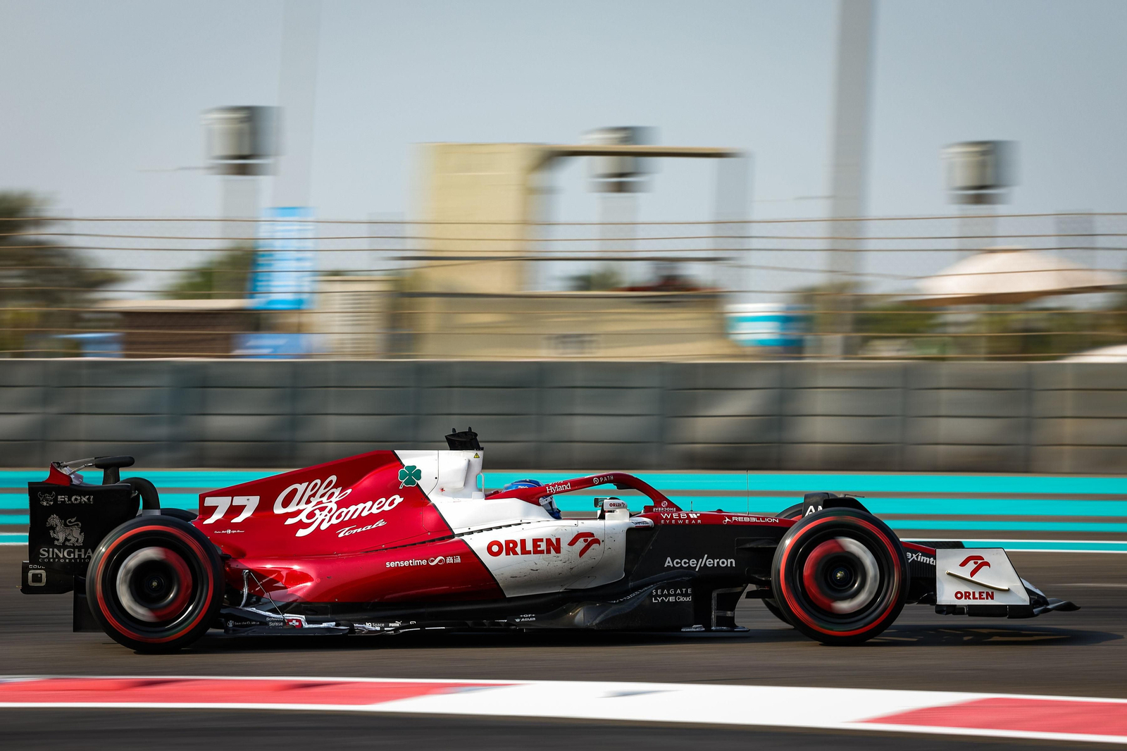 Las escuderías de  Fórmula uno se prueban tras el fin de temporada