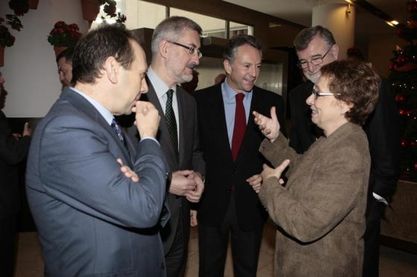 José Antonio Carrizosa, director de 'Diario de Sevilla', Antonio Ávila, José Joly,  José Manuel Roldán y Carmen Martínez Aguayo.

Foto: Victoria Hidalgo y Juan Carlos Muñoz