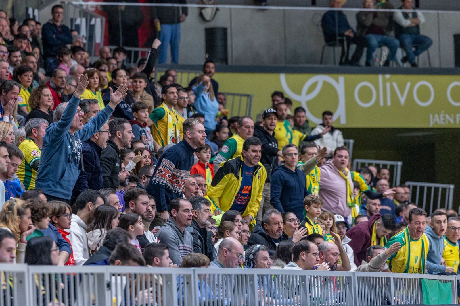 Las mejores imágenes del espectacular encuentro entre Jaén Paraíso Interior FS y Barça (3-3)