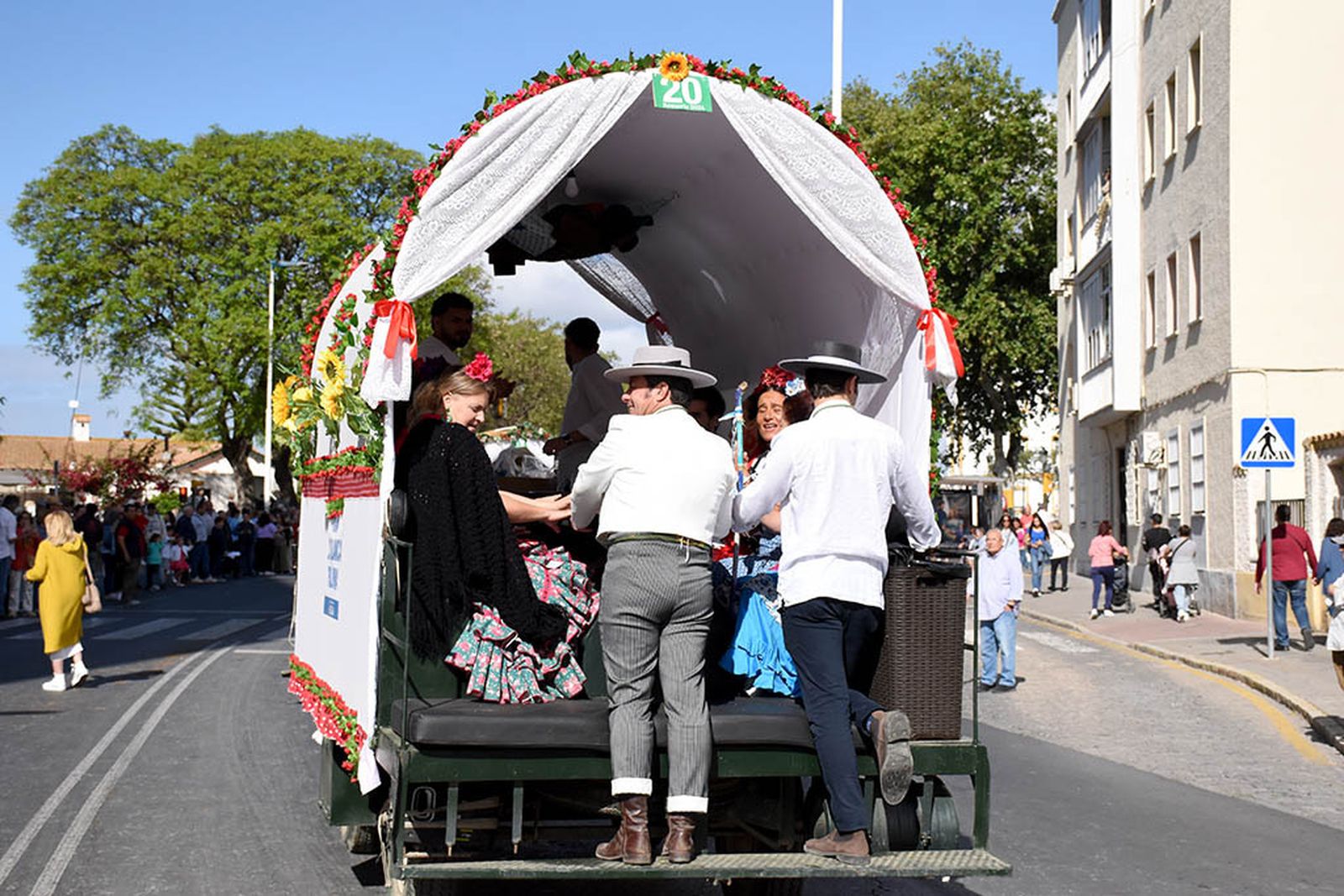 Imágenes de los carros de la Hermandad del Rocío de Huelva