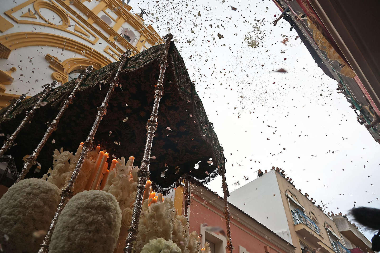 Miércoles Santo: La Hermandad de La Esperanza por las calles de Huelva
