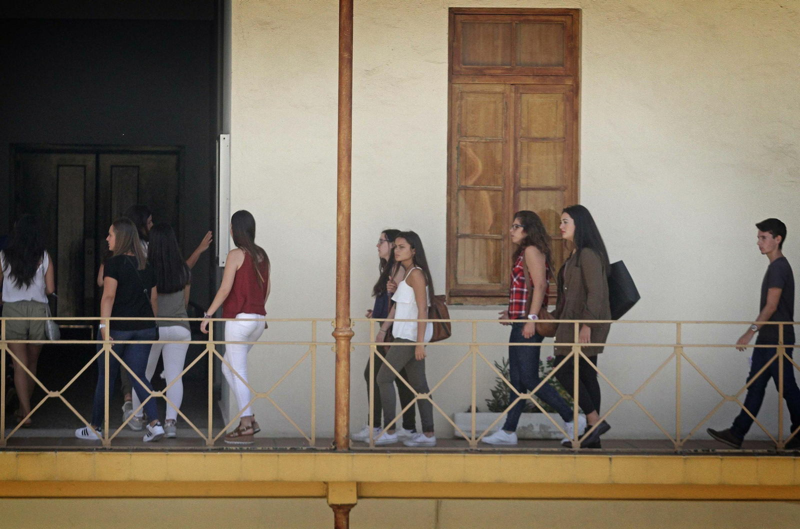 Estudiantes en la Escuela de Magisterio de La Línea Estudiantes en la Escuela de Magisterio de La Línea