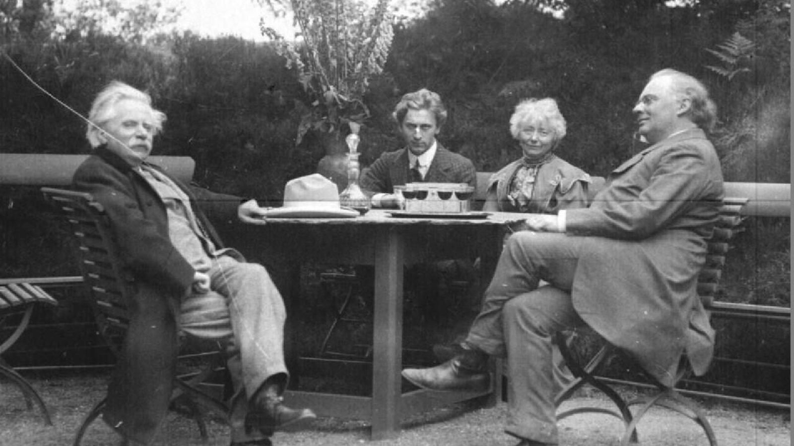 Edward Grieg a la hora del aperitivo.
