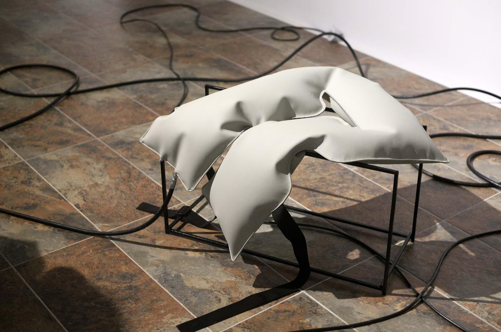 Inauguración de la exposición 'Flotación y subterfugio' de Javier Map, en imágenes