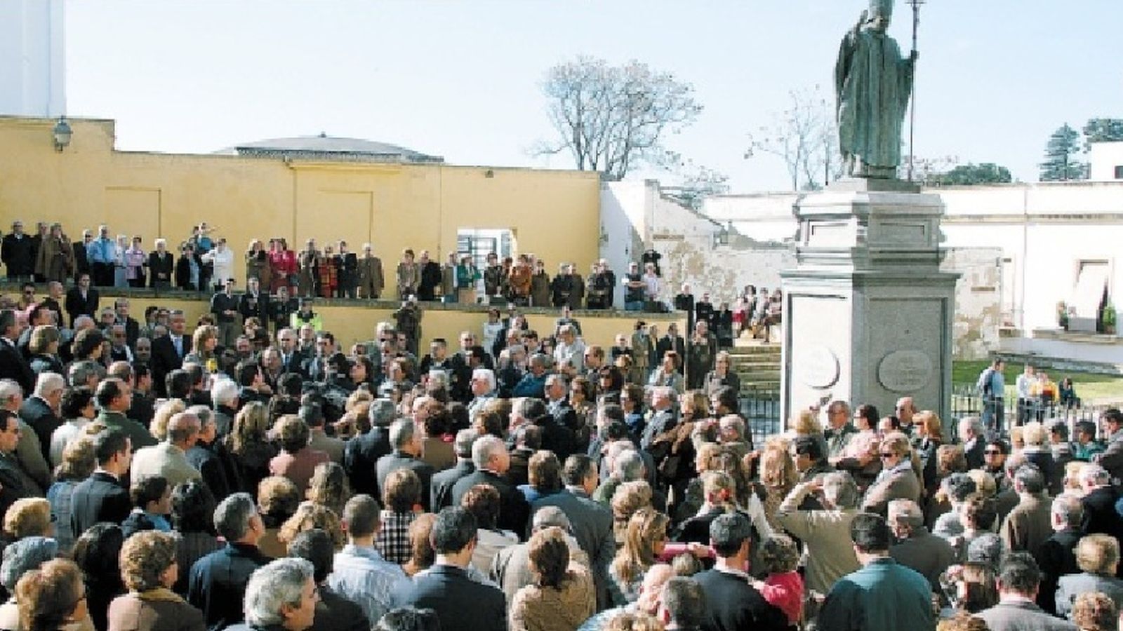 Acto de bendición e inauguración del monumento en la plaza de la Encarnación.