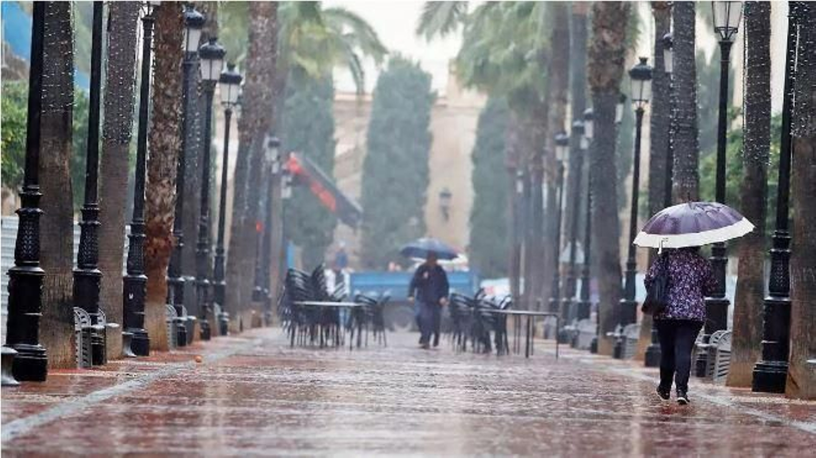 Lluvia en Huelva capital, a través de una imagen de archivo. Lluvia en Huelva capital, a través de una imagen de archivo.