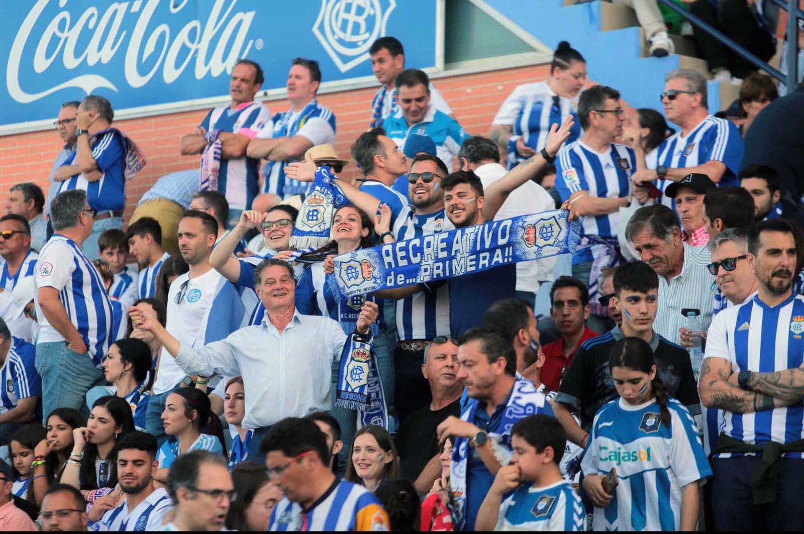 Imágenes del gran ambiente en el Nuevo Colombino en el ascenso del Recre