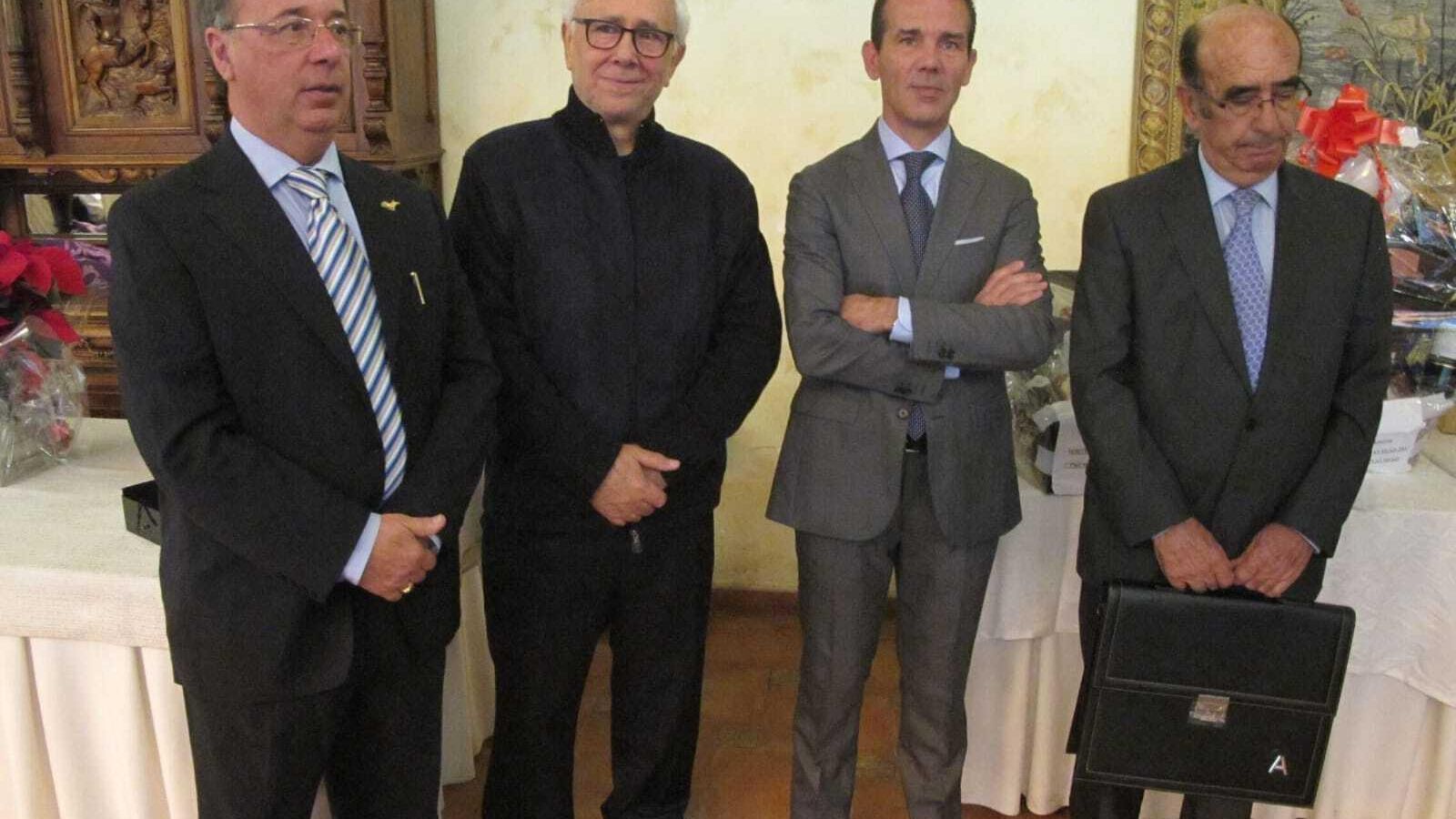 Andrés Caparrós (segundo por la izquierda) con José Luis Laynez, Gimeno Mora y Adolfo Martín en un acto de ATA.