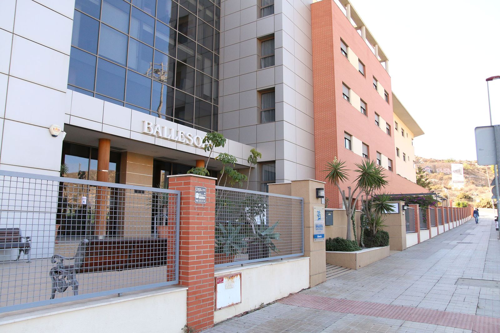 Un segundo trabajador contagiado en la Ballesol que garantiza comunicación al instante con familias y Junta