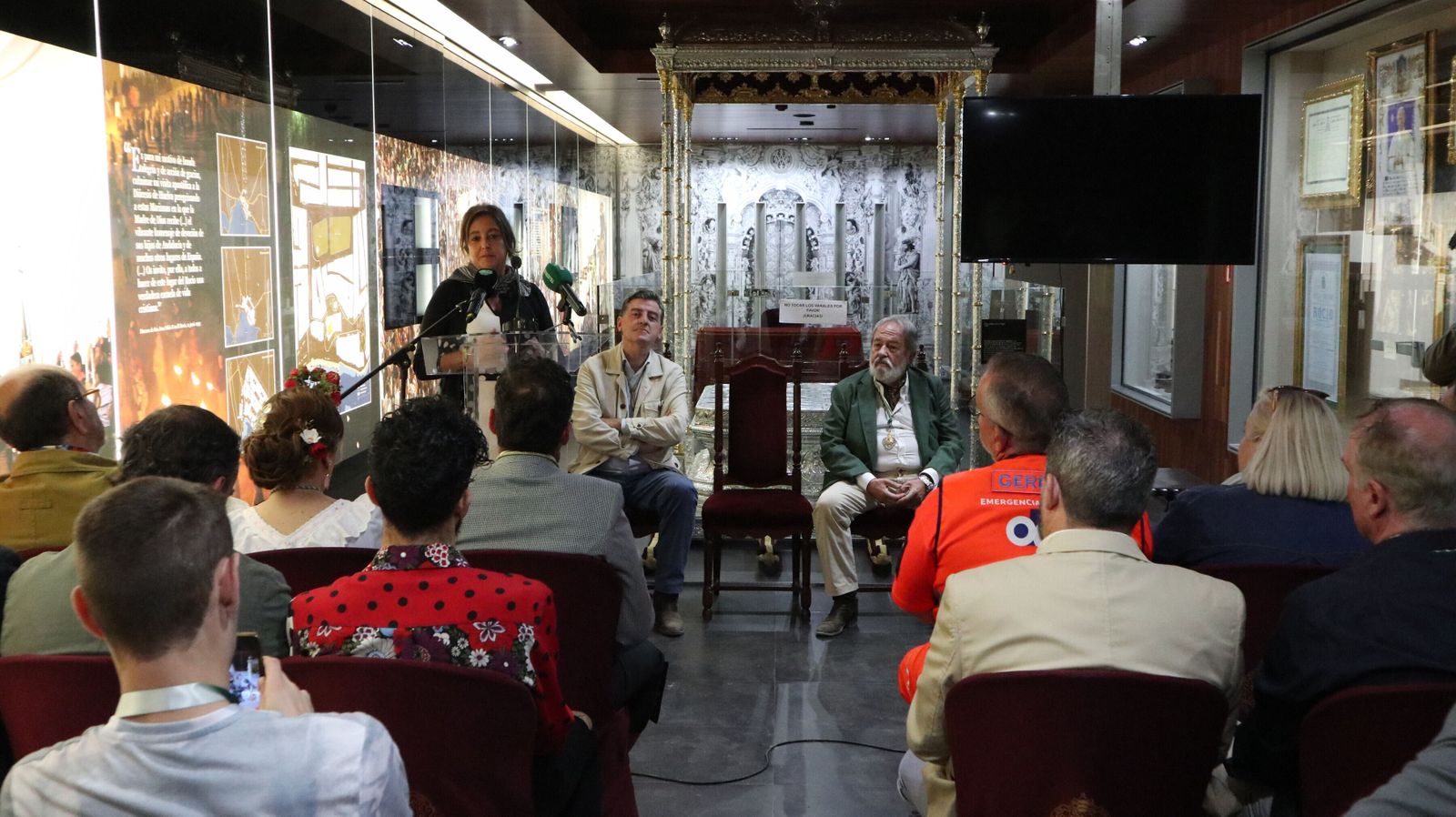Catalina García durante su intervención en el museo de la Virgen del Rocío.