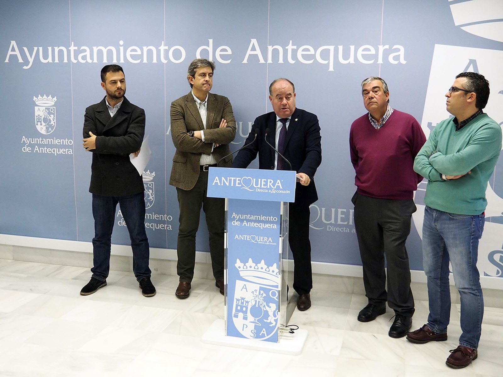 El alcalde de Antequera junto a responsables de la Federación Andaluza de Caza.