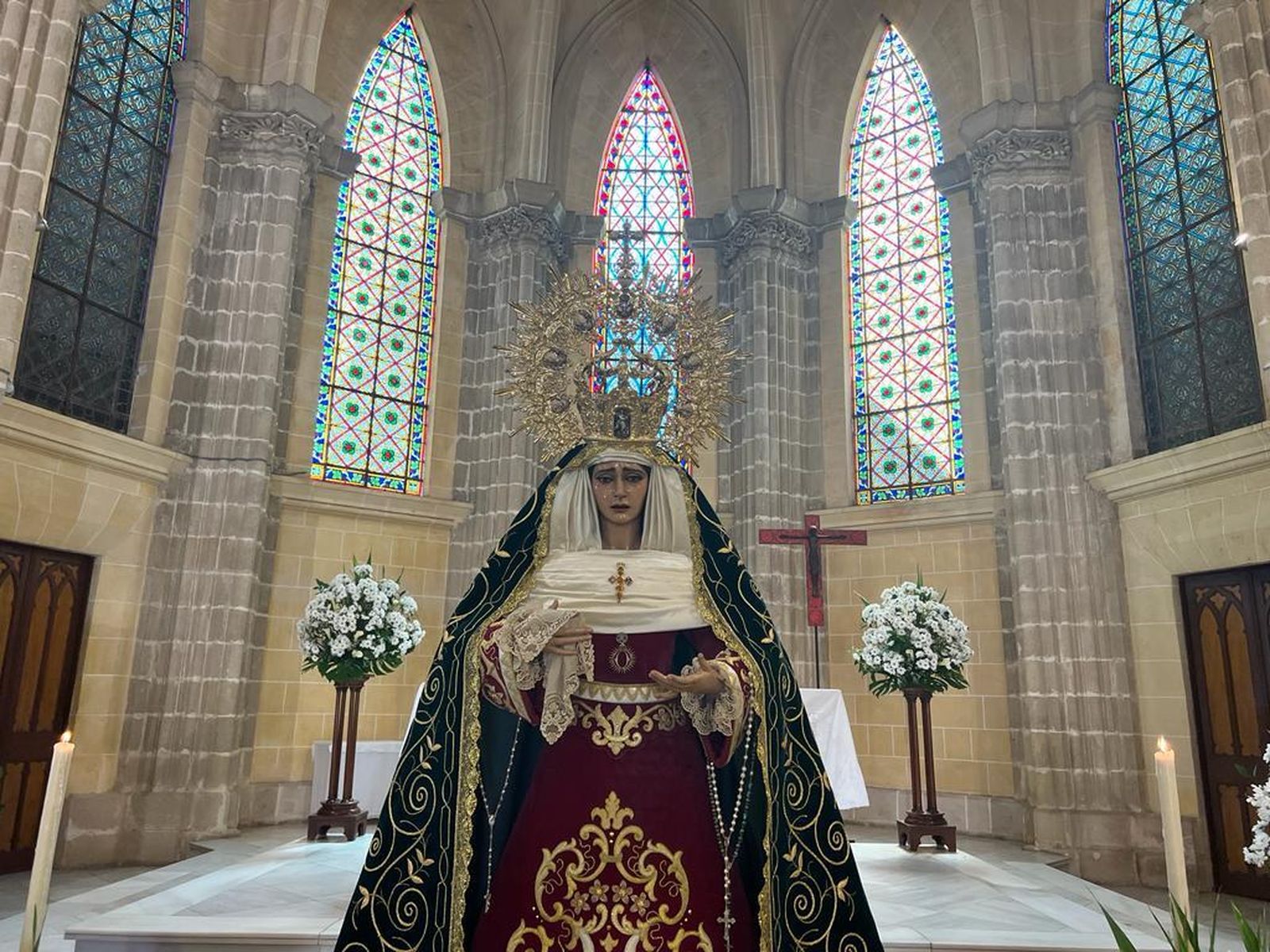 La imagen de la Virgen de la O en el colegio de la Compañía de María.