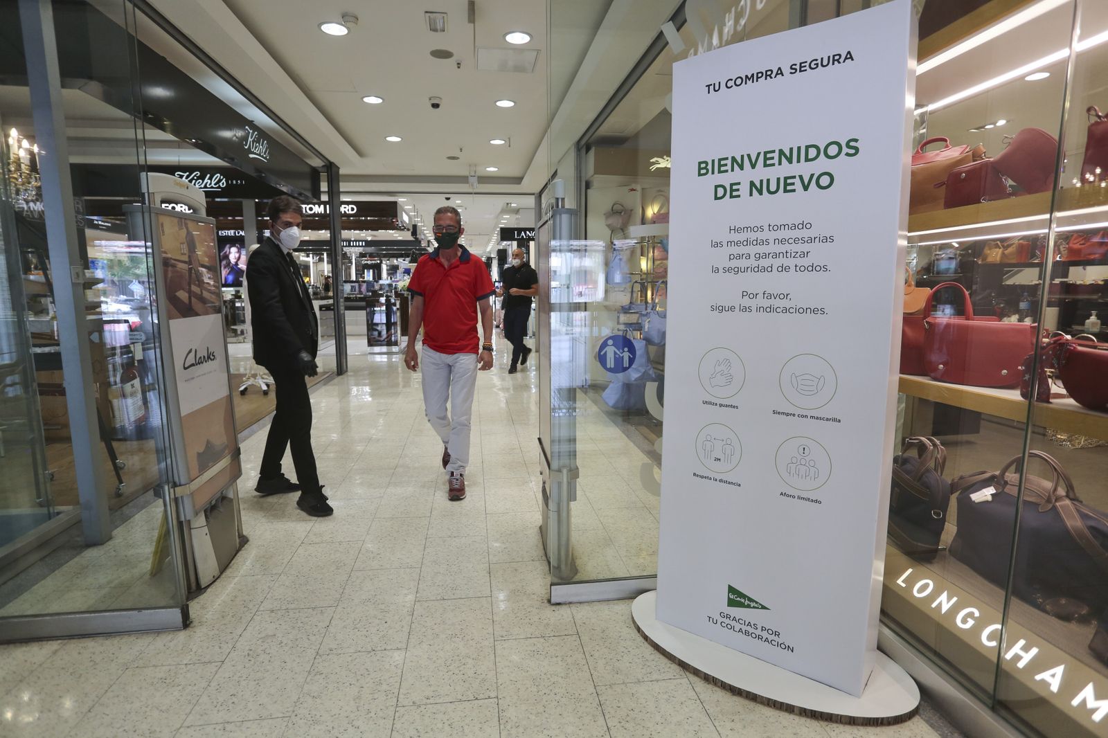 Las fotos de los centros comerciales de Málaga abiertos, en la fase 2 de la desescalada