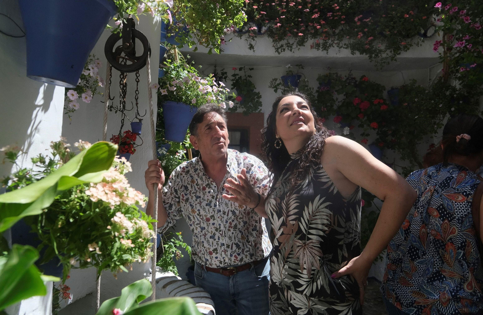 Los Patios de Córdoba se llenan de turistas en su primer fin de semana, en imágenes