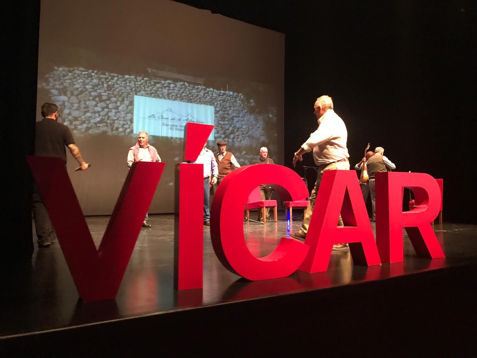 Demostración de trovo y baile tradicional