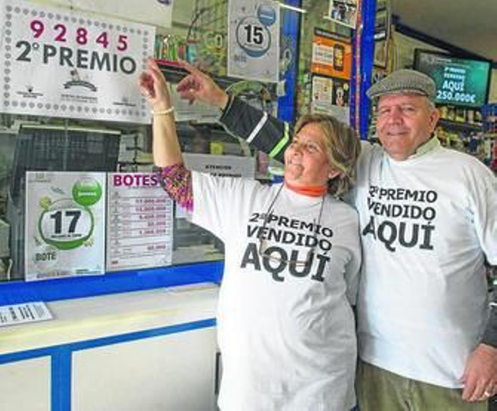 Los propietarios de la librería Mediterráneo del municipio granadino de Cenes de la Vega.