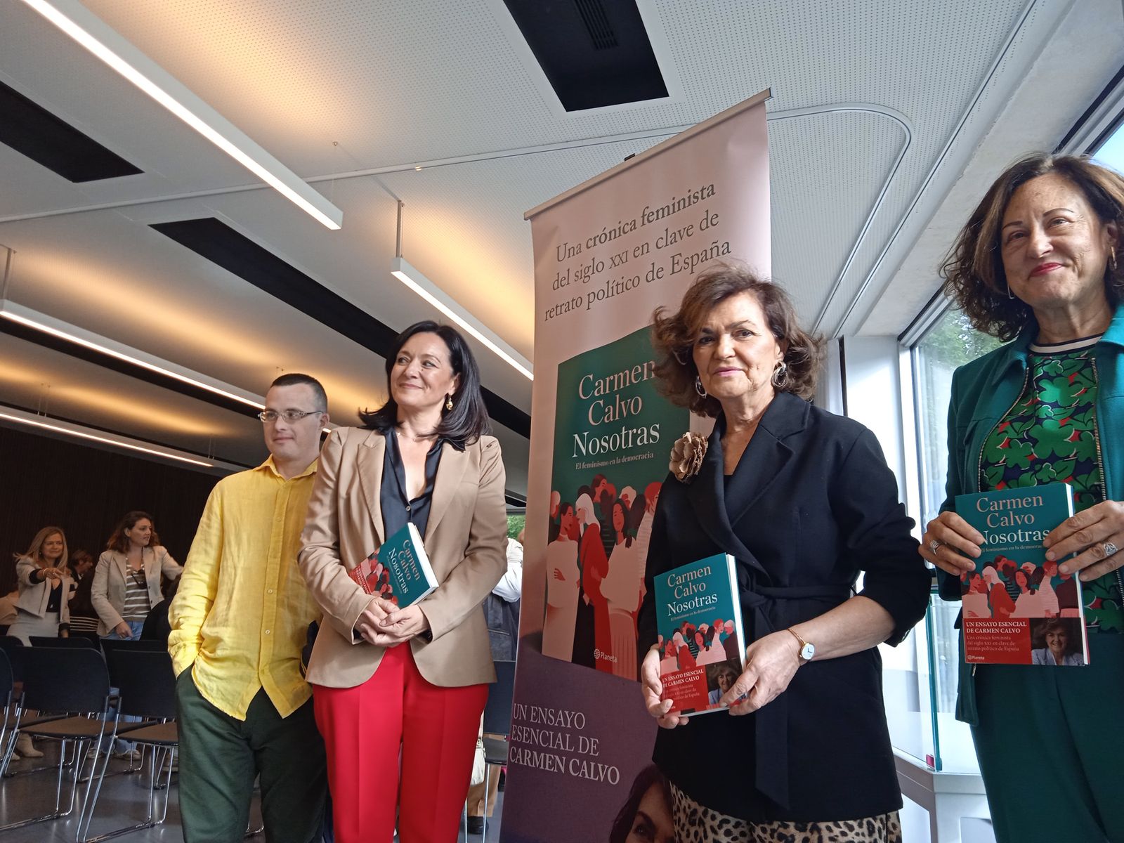 Carmen Calvo durante su presentación de 'Nosotras' en la Biblioteca Grupo Cántico de Córdoba.