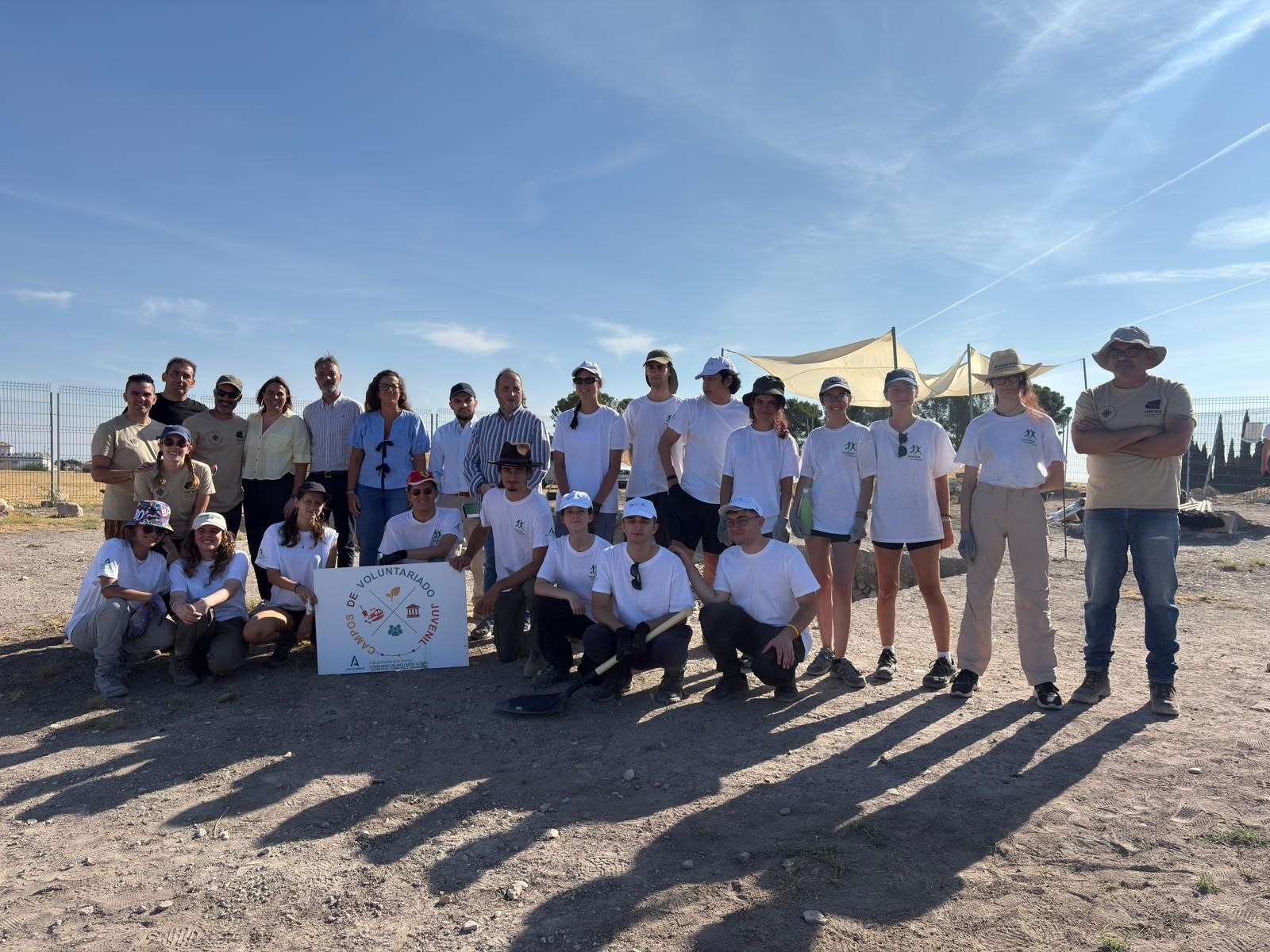Inauguración del Campo Juvenil de Voluntariado en el Cerro del Alcázar, en Baeza.