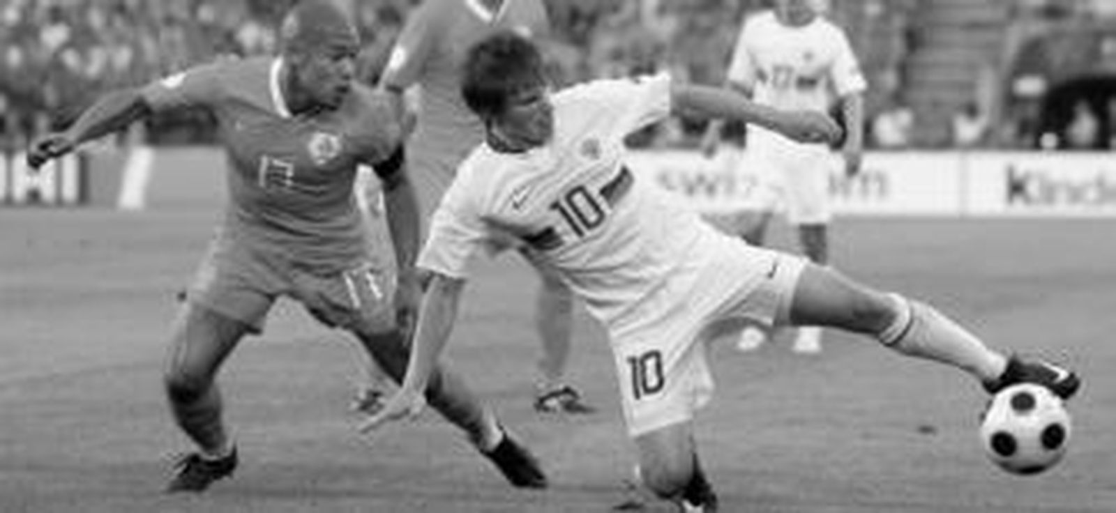 Arshavin dio un curso de buen fútbol en el partido de ayer ante Holanda, y fue clave en el triunfo de Rusia.